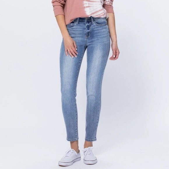 Judy Blue Monroe Relaxed Fit Light Wash Jeans Size 32 - Picture 1 of 10